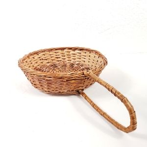 WOVEN BASKET PLATE HOLDER